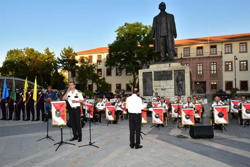 polis akademisi baskanligi polis armoni orkestrasi malatya da konser verdi