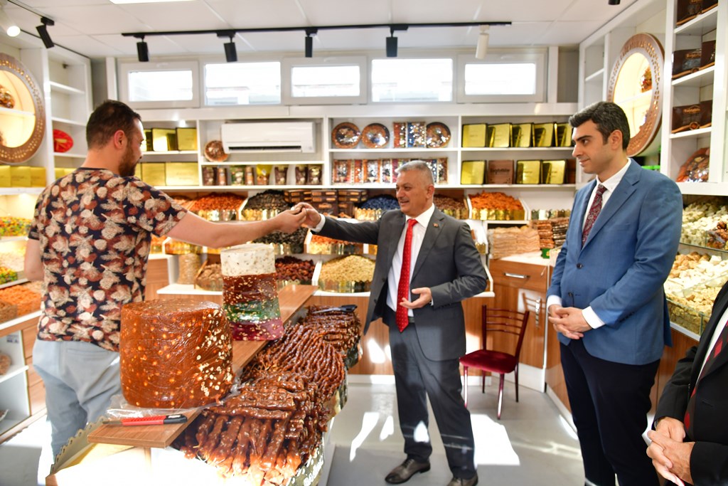 Vali Ersin Yazıcı, Geçici Ticaret Merkezi Esnaf Çarşısını Ziyaret Etti