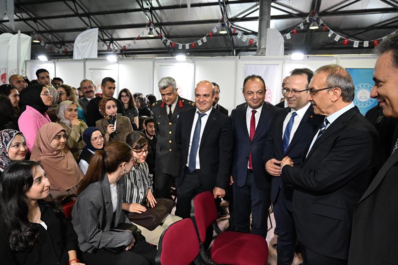 Vali Yavuz, İpekyolu Kariyer Fuarı Açılış Programına Katıldı