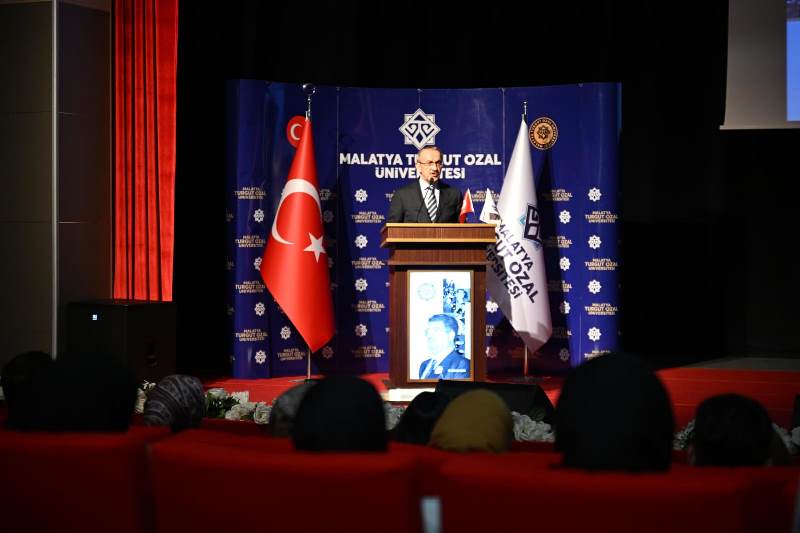Vali Yavuz, “Türkiye'nin Siyasi ve İktisadi Dönüşümünde Özal” Konferansına Katıldı